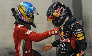 Sebastian Vettel (Red Bull) a gagné dimanche à Singapour, devant Jenson Button (McLaren) et Fernando Alonso (Ferrari), mais deux des trois seulement, l'Allemand et l'Espagnol, semblent encore en mesure de rêver du titre mondial, à six manches de la clôture.