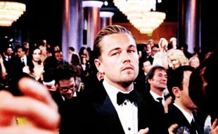 Un gif de Leonardo DiCaprio aux Golden Globes en 2012