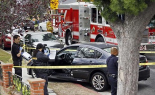 Un homme armé d'un fusil d'assaut a tué au moins six personnes à Los Angeles, le 7 juin 2013 avant d'être abattu par la police.