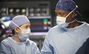 Les docteurs Grey et Webber sont appelés aux urgences de la crise du coronavirus