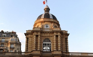 Le Sénat, à majorité de gauche, a supprimé dans la nuit de mardi à mercredi, dans le cadre de l'examen du projet de budget de la sécu pour 2012, le dispositif d'exonération des heures supplémentaires prévu dans la loi Tepa de 2007, mesure emblématique du quinquennat de Nicolas Sarkozy.