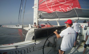 A bord du trimaran Idec avec Francis Joyon.