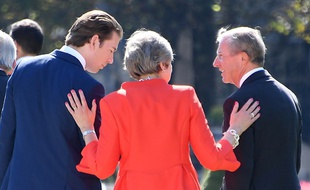 Theresa May, première ministre britannique, lors du sommet de Salzbourg en Autriche.