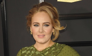Adele sur le tapis rouge des Grammy Awards
