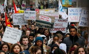 Des jeunes manifestent à Paris contre le projet de loi travail, le 9 mars 2016