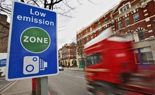 Dans la Zapa de Londres, les poids lourds trop polluants doivent acquitter un péage d'environ 230 € par jour depuis février 2008.