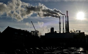 Dans la lutte contre le réchauffement climatique, grands groupes et PME n'ont pas les mêmes armes pour agir, mais ces dernières ne sont pas en reste, sous l'impulsion de dirigeants motivés, mais aussi par intérêt économique