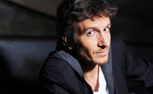 Après la révélation d'anciens tweets antisémites, Olivier Sauton a été déprogrammé du Théâtre La Bruyère