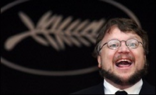 Magicien à l'image comme au fil du récit, Guillermo Del Toro alterne habilement, dans cette production hispano-mexicaine, conte fantastique et peinture de la réalité fasciste.