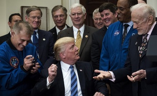 Buzz Aldrin et Donald Trump à la Maison Blanche, le 30 juin 2017.