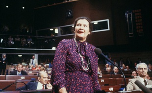 Simone Veil au Parlement européen en 1984.