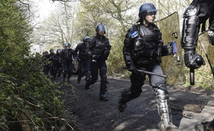 Des gendarmes mobiles sur la ZAD de Notre-Dame-des-Landes.