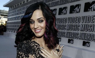 Katy Perry arrive à la cérémonie des MTV Video Music Awards, le 12 septembre 2010, à Los Angeles.