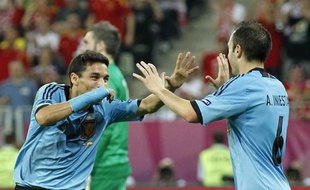 Jesus Navas félicité par Andres Iniesta après son but contre la Croatie, le 18 juin 2012.