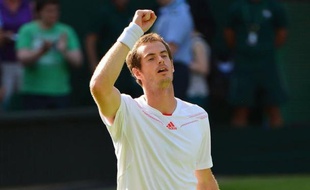 Andy Murray a passé avec succès son premier test sérieux jeudi au deuxième tour de Wimbledon en battant en quatre sets 7-5, 6-7 (5/7), 6-2, 7-6 (7/4) le Croate Ivo Karlovic, qui s'est plaint après le match d'avoir été floué par les arbitres.