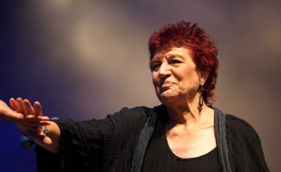 Anne Sylvestre en concert le 10 septembre 2010 à la Fête de l'Humanité