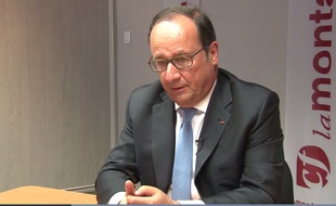 François Hollande dans les locaux du quotidien La Montagne le 8 juin 2017.