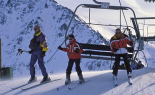 Des skieurs en Andorre. Illustration.