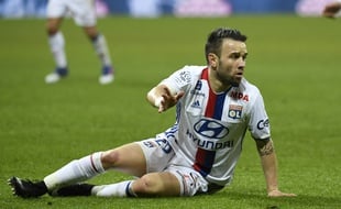 Repositionné à droite en raison de la titularisation de Memphis Depay, Mathieu Valbuena a clairement été le héros malheureux côté lyonnais, ce samedi face au LOSC.