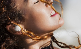 Sans fil et de plus en plus petit, les casques Bluetooth sont synonymes de liberté.