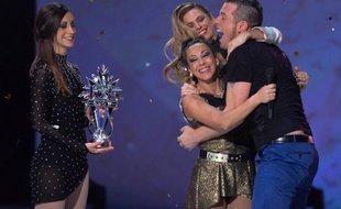 Sarah Abitbol, Clara Morgan et Norbert Tarayre, gagnant de l'émission «Ice Show» sur M6, le 18 décembre 2013.