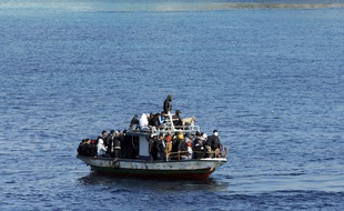 Un bateau de migrants en Méditerranée.