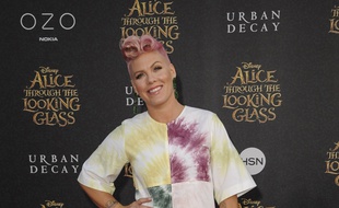 La chanteuse Pink à l'avant-première de Alice de l'autre côté du miroir
