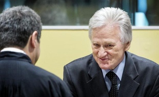 Le Tribunal pénal international pour l'ex-Yougoslavie (TPIY) a acquitté jeudi en appel l'ancien chef d'état-major de l'armée yougoslave Momcilo Perisic, condamné en première instance à 27 ans de prison notamment pour avoir "aidé et encouragé" l'armée des Serbes de Bosnie (VRS) à tuer et persécuter les musulmans de Bosnie.