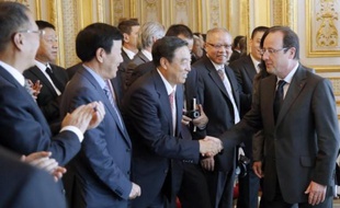 Une quarantaine de grands patrons chinois font escale à Paris jusqu'à dimanche pour tenter de s'imprégner du concept de contrat social à la française, en multipliant visites de fleurons de l'industrie française et rencontres diplomatiques.