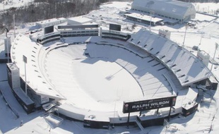 Le stade d'Orchard Park recouvert par la neige dans l'Etat de New-York, dans le nord-est des Etats-Unis, le 20 novembre 2014