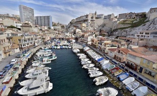 Un architecte Lyonnais estimant que la Villa Méditerranée, l'un des bâtiments phare du renouveau architectural de Marseille, a été copiée sur l'un de ses projets demande 3,5 millions d'euros de dommages-intérêts, a-t-on appris mercredi de source concordante.