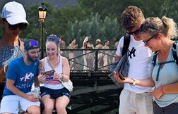 Les touristes connaissent-ils « le pont d’Aya », aka le pont des Arts à Paris ?