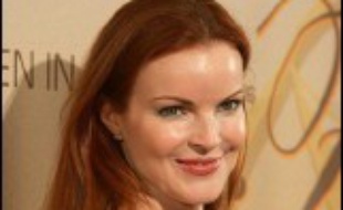 L'actrice américaine Marcia Cross, 44 ans, l'une des vedettes du feuilleton à succès "Desperate Housewives", attend un heureux événement, a annoncé mercredi le magazine People sur son site internet.
