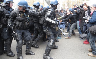 Lyon, le 28 avril 2016
Environ 15.000 personnes selon les organisateurs ont manifesté contre la loi Travail. Plusieurs débordements ont émaillé en marge de la manifestation