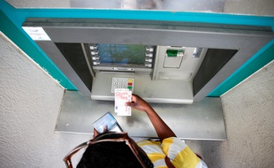 Un distributeur automatique de billets (illustration).