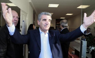 Le maire UMP de Tarbes Gérard Trémège dans sa ville le 7 février 2008