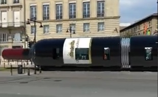 Un artiste bordelais a détourné le tram en vidéo.