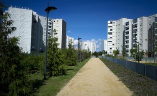 Photo prise le 01 octobre 2010 d'immeubles réhabilités dans le quartier du Mas du Taureau à Vaulx-en-Velin