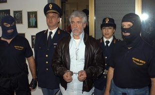 Arrestation du parrain dela mafia Salvatore Lo Piccolo, le 5 novembre 2007 à Giardinello.