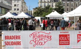 La braderie «Mamans en fête» est organisée pour la troisième année consécutive à Nantes.