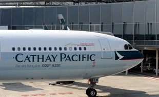 Un avion de la compagnie Cathay Pacific sur le tarmac de l'aéroport de Toulouse (image d'illustration).