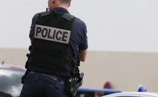 le jeune homme avait frappé d'un coup de couteau Lucie, 18 ans, apparemment en représailles après une violente dispute ayant opposé quatre jeunes filles, dont la victime et la sur du meurtrier présumé