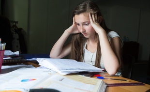 A quelques jours du bac, de nombreux lycéens commencent à stresser, mais plusieurs méthodes permettent de ne pas se laisser dominer par l'angoisse.