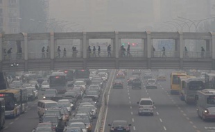 Un jour de pollution atmosphérique à Pékin, le 8 octobre 2014