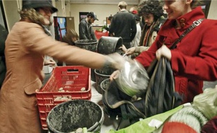 Composé différemment chaque semaine, le panier de légumes bio coûte 5 euros.