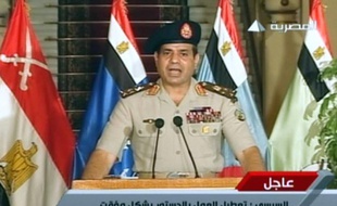 Le chef égyptien des armées al-Sissi annonce à la télévision la destitution du président Morsi, le 3 juillet 2013.