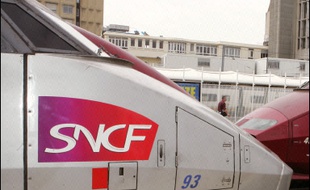 A la SNCF, la CFE-CGC, la CFDT, la CFTC, la CGT, FO, Sud-Rail et l'Unsa appellent à une grève de 24 heures du lundi 27 mars 20H00 au mercredi 29 mars 08H00.