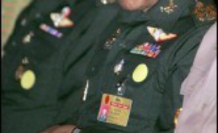 Des forces loyales à un chef de l'armée limogé par le Premier ministre thaïlandais se sont emparé du siège du gouvernement mardi soir à Bangkok, selon des témoins.