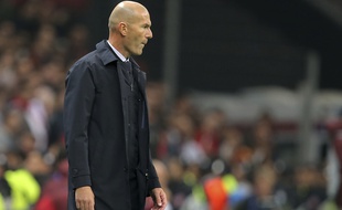 Zinédine Zizou sur le banc du Real Madrid lors d'un match face à Galatasaray en Ligue des champions, le 22 octobre 2019.
