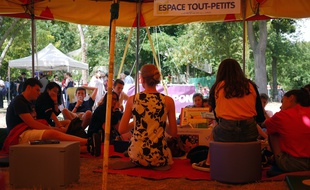 Lire en short à Cergy Pontoise le 17 juillet 2015.